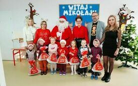 Mikołaj wraz z W&oacute;jhtem Gminy Brody odwiedził wszystkie przedszkola i punkty dziennego opiekuna dla dzieci do lat 3 58