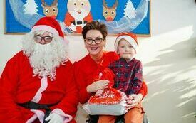 Mikołaj wraz z W&oacute;jhtem Gminy Brody odwiedził wszystkie przedszkola i punkty dziennego opiekuna dla dzieci do lat 3 63
