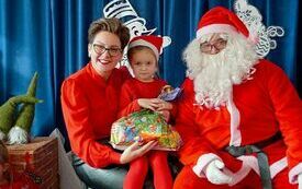 Mikołaj wraz z W&oacute;jhtem Gminy Brody odwiedził wszystkie przedszkola i punkty dziennego opiekuna dla dzieci do lat 3 66