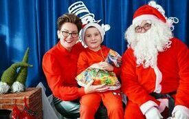 Mikołaj wraz z W&oacute;jhtem Gminy Brody odwiedził wszystkie przedszkola i punkty dziennego opiekuna dla dzieci do lat 3 69