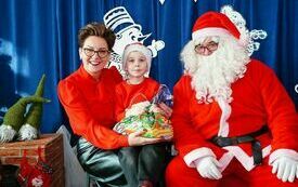 Mikołaj wraz z W&oacute;jhtem Gminy Brody odwiedził wszystkie przedszkola i punkty dziennego opiekuna dla dzieci do lat 3 79
