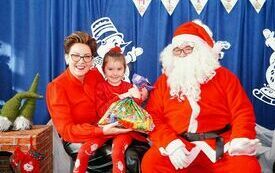 Mikołaj wraz z W&oacute;jhtem Gminy Brody odwiedził wszystkie przedszkola i punkty dziennego opiekuna dla dzieci do lat 3 80