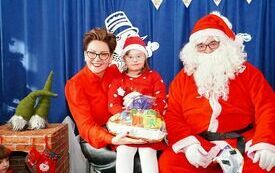 Mikołaj wraz z W&oacute;jhtem Gminy Brody odwiedził wszystkie przedszkola i punkty dziennego opiekuna dla dzieci do lat 3 81