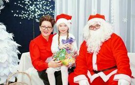 Mikołaj wraz z W&oacute;jhtem Gminy Brody odwiedził wszystkie przedszkola i punkty dziennego opiekuna dla dzieci do lat 3 87