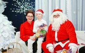 Mikołaj wraz z W&oacute;jhtem Gminy Brody odwiedził wszystkie przedszkola i punkty dziennego opiekuna dla dzieci do lat 3 89