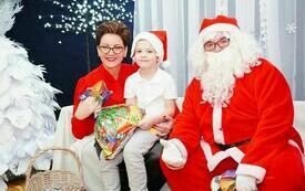 Mikołaj wraz z W&oacute;jhtem Gminy Brody odwiedził wszystkie przedszkola i punkty dziennego opiekuna dla dzieci do lat 3 92