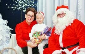 Mikołaj wraz z W&oacute;jhtem Gminy Brody odwiedził wszystkie przedszkola i punkty dziennego opiekuna dla dzieci do lat 3 95