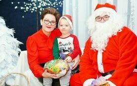 Mikołaj wraz z W&oacute;jhtem Gminy Brody odwiedził wszystkie przedszkola i punkty dziennego opiekuna dla dzieci do lat 3 96
