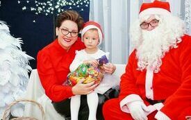 Mikołaj wraz z W&oacute;jhtem Gminy Brody odwiedził wszystkie przedszkola i punkty dziennego opiekuna dla dzieci do lat 3 101