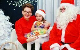 Mikołaj wraz z W&oacute;jhtem Gminy Brody odwiedził wszystkie przedszkola i punkty dziennego opiekuna dla dzieci do lat 3 104