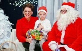 Mikołaj wraz z W&oacute;jhtem Gminy Brody odwiedził wszystkie przedszkola i punkty dziennego opiekuna dla dzieci do lat 3 112