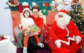 Mikołaj wraz z W&oacute;jhtem Gminy Brody odwiedził wszystkie przedszkola i punkty dziennego opiekuna dla dzieci do lat 3 120