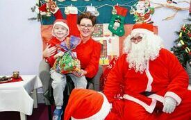Mikołaj wraz z W&oacute;jhtem Gminy Brody odwiedził wszystkie przedszkola i punkty dziennego opiekuna dla dzieci do lat 3 123