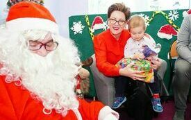 Mikołaj wraz z W&oacute;jhtem Gminy Brody odwiedził wszystkie przedszkola i punkty dziennego opiekuna dla dzieci do lat 3 125