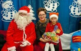 Mikołaj wraz z W&oacute;jhtem Gminy Brody odwiedził wszystkie przedszkola i punkty dziennego opiekuna dla dzieci do lat 3 133
