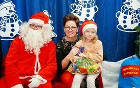 Mikołaj wraz z W&oacute;jhtem Gminy Brody odwiedził wszystkie przedszkola i punkty dziennego opiekuna dla dzieci do lat 3 134