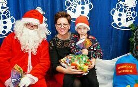 Mikołaj wraz z W&oacute;jhtem Gminy Brody odwiedził wszystkie przedszkola i punkty dziennego opiekuna dla dzieci do lat 3 137