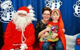 Mikołaj wraz z W&oacute;jhtem Gminy Brody odwiedził wszystkie przedszkola i punkty dziennego opiekuna dla dzieci do lat 3 140