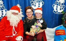 Mikołaj wraz z W&oacute;jhtem Gminy Brody odwiedził wszystkie przedszkola i punkty dziennego opiekuna dla dzieci do lat 3 143