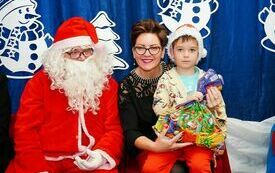 Mikołaj wraz z W&oacute;jhtem Gminy Brody odwiedził wszystkie przedszkola i punkty dziennego opiekuna dla dzieci do lat 3 145