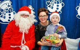 Mikołaj wraz z W&oacute;jhtem Gminy Brody odwiedził wszystkie przedszkola i punkty dziennego opiekuna dla dzieci do lat 3 151