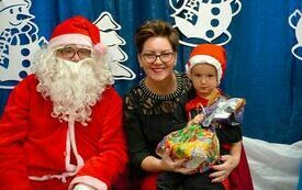 Mikołaj wraz z W&oacute;jhtem Gminy Brody odwiedził wszystkie przedszkola i punkty dziennego opiekuna dla dzieci do lat 3 152