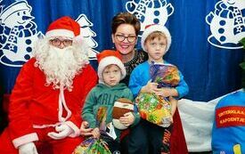 Mikołaj wraz z W&oacute;jhtem Gminy Brody odwiedził wszystkie przedszkola i punkty dziennego opiekuna dla dzieci do lat 3 155