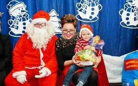 Mikołaj wraz z W&oacute;jhtem Gminy Brody odwiedził wszystkie przedszkola i punkty dziennego opiekuna dla dzieci do lat 3 162