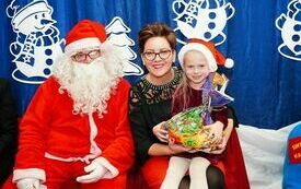 Mikołaj wraz z W&oacute;jhtem Gminy Brody odwiedził wszystkie przedszkola i punkty dziennego opiekuna dla dzieci do lat 3 163