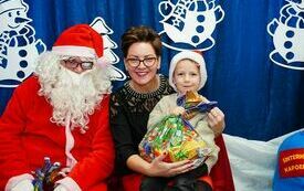 Mikołaj wraz z W&oacute;jhtem Gminy Brody odwiedził wszystkie przedszkola i punkty dziennego opiekuna dla dzieci do lat 3 166