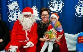 Mikołaj wraz z W&oacute;jhtem Gminy Brody odwiedził wszystkie przedszkola i punkty dziennego opiekuna dla dzieci do lat 3 170