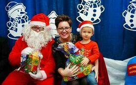 Mikołaj wraz z W&oacute;jhtem Gminy Brody odwiedził wszystkie przedszkola i punkty dziennego opiekuna dla dzieci do lat 3 174