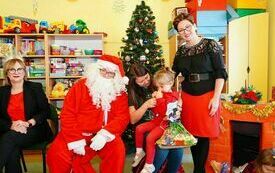 Mikołaj wraz z W&oacute;jhtem Gminy Brody odwiedził wszystkie przedszkola i punkty dziennego opiekuna dla dzieci do lat 3 177