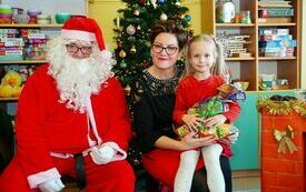 Mikołaj wraz z W&oacute;jhtem Gminy Brody odwiedził wszystkie przedszkola i punkty dziennego opiekuna dla dzieci do lat 3 180