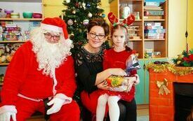 Mikołaj wraz z W&oacute;jhtem Gminy Brody odwiedził wszystkie przedszkola i punkty dziennego opiekuna dla dzieci do lat 3 183