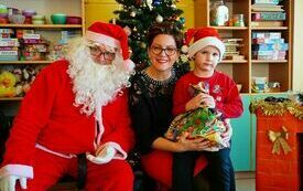Mikołaj wraz z W&oacute;jhtem Gminy Brody odwiedził wszystkie przedszkola i punkty dziennego opiekuna dla dzieci do lat 3 185