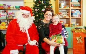 Mikołaj wraz z W&oacute;jhtem Gminy Brody odwiedził wszystkie przedszkola i punkty dziennego opiekuna dla dzieci do lat 3 188