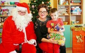 Mikołaj wraz z W&oacute;jhtem Gminy Brody odwiedził wszystkie przedszkola i punkty dziennego opiekuna dla dzieci do lat 3 190