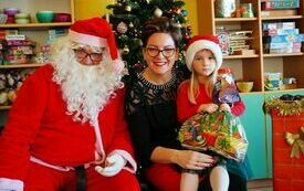 Mikołaj wraz z W&oacute;jhtem Gminy Brody odwiedził wszystkie przedszkola i punkty dziennego opiekuna dla dzieci do lat 3 192