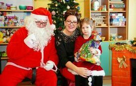 Mikołaj wraz z W&oacute;jhtem Gminy Brody odwiedził wszystkie przedszkola i punkty dziennego opiekuna dla dzieci do lat 3 193