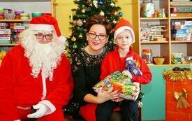 Mikołaj wraz z W&oacute;jhtem Gminy Brody odwiedził wszystkie przedszkola i punkty dziennego opiekuna dla dzieci do lat 3 198