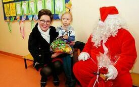 Mikołaj wraz z W&oacute;jhtem Gminy Brody odwiedził wszystkie przedszkola i punkty dziennego opiekuna dla dzieci do lat 3 210