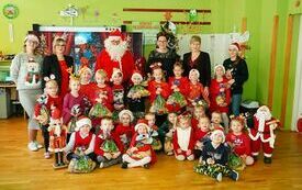 Mikołaj wraz z W&oacute;jhtem Gminy Brody odwiedził wszystkie przedszkola i punkty dziennego opiekuna dla dzieci do lat 3 211