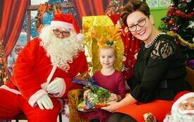 Mikołaj wraz z W&oacute;jhtem Gminy Brody odwiedził wszystkie przedszkola i punkty dziennego opiekuna dla dzieci do lat 3 214