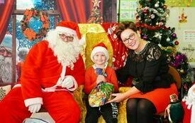 Mikołaj wraz z W&oacute;jhtem Gminy Brody odwiedził wszystkie przedszkola i punkty dziennego opiekuna dla dzieci do lat 3 223