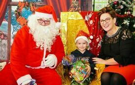 Mikołaj wraz z W&oacute;jhtem Gminy Brody odwiedził wszystkie przedszkola i punkty dziennego opiekuna dla dzieci do lat 3 228