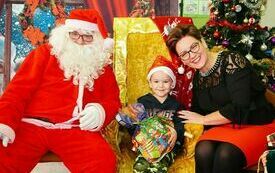 Mikołaj wraz z W&oacute;jhtem Gminy Brody odwiedził wszystkie przedszkola i punkty dziennego opiekuna dla dzieci do lat 3 229