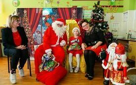 Mikołaj wraz z W&oacute;jhtem Gminy Brody odwiedził wszystkie przedszkola i punkty dziennego opiekuna dla dzieci do lat 3 232
