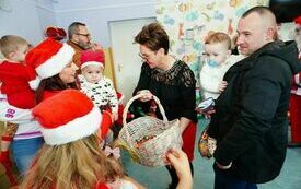 Mikołaj wraz z W&oacute;jhtem Gminy Brody odwiedził wszystkie przedszkola i punkty dziennego opiekuna dla dzieci do lat 3 239