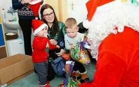 Mikołaj wraz z W&oacute;jhtem Gminy Brody odwiedził wszystkie przedszkola i punkty dziennego opiekuna dla dzieci do lat 3 240